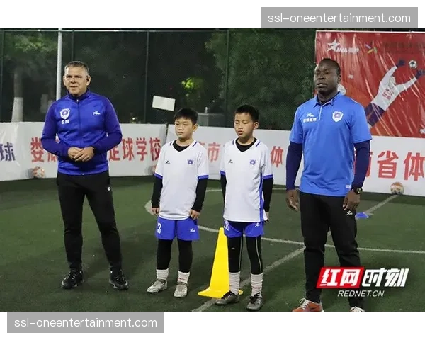 欧足联与联合国儿童基金会发起“足球学校”公益项目